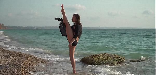  Kim Nadara sexy gymnastics by the sea